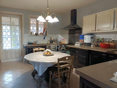 Maison - 210 m² - 8 pièces