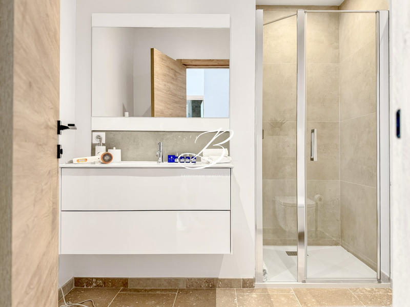 Villa - 258 m² - 10 pièces