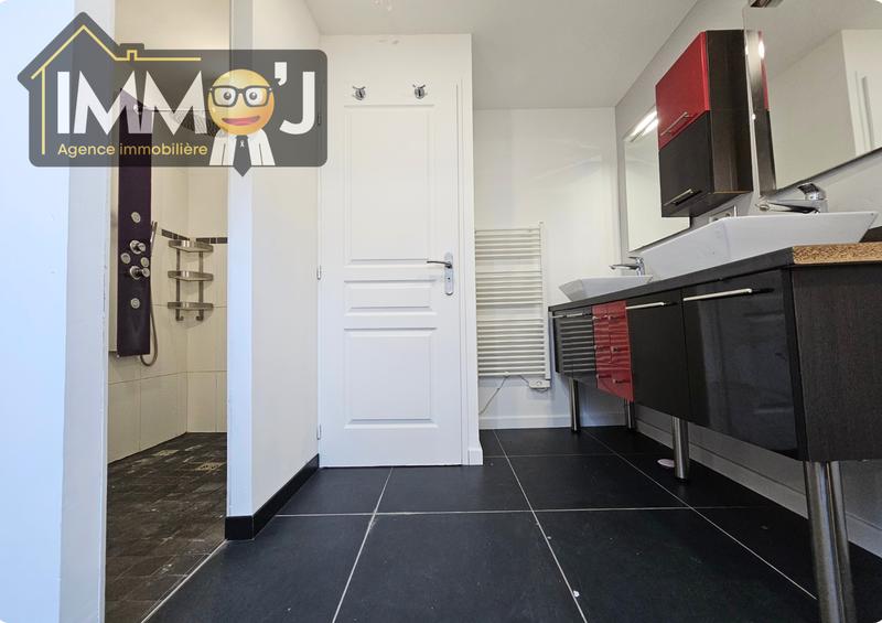 Maison - 196 m² - 8 pièces