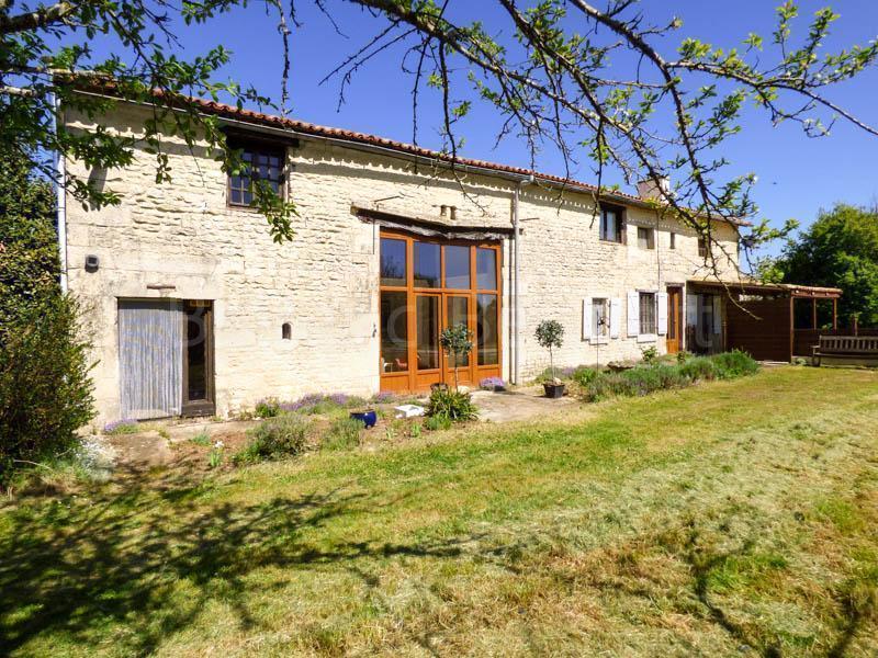 Maison en pierre - 224 m² - 9 pièces