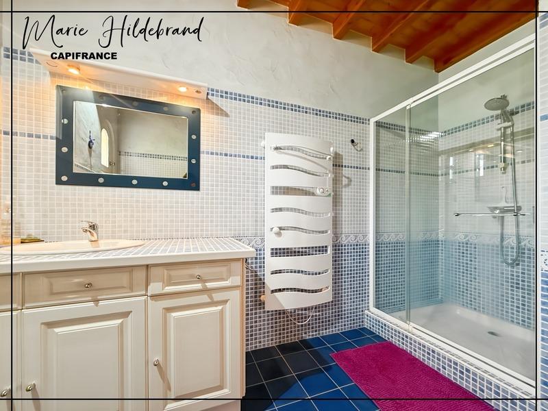 Maison - 235 m² - 7 pièces