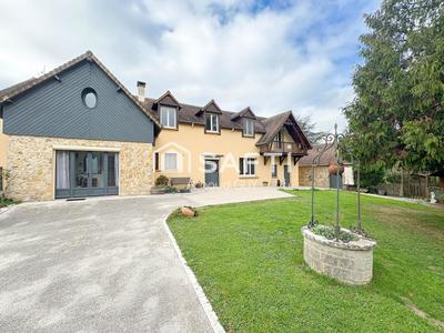 Maison - 230 m² - 8 pièces