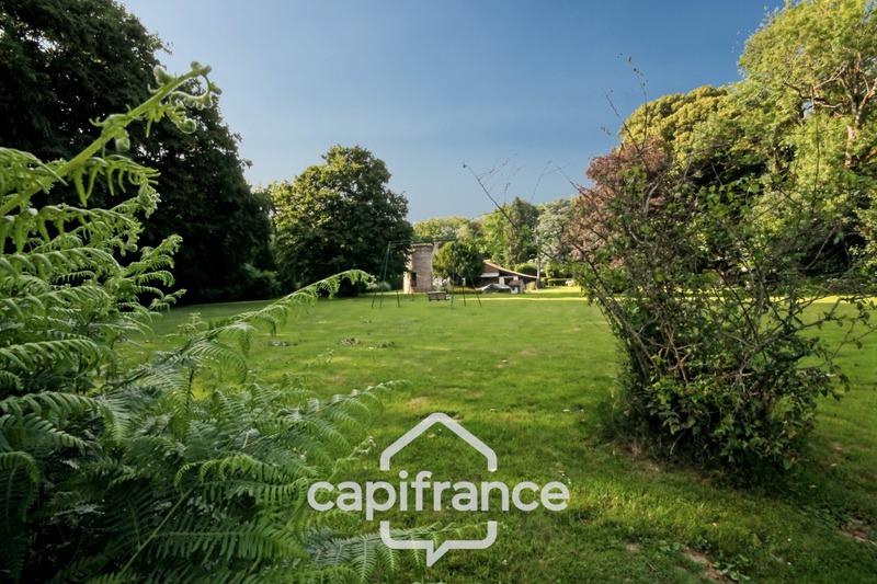 Maison - 254 m² - 8 pièces