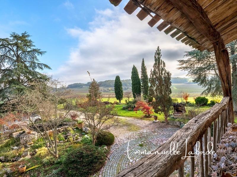 Propriété - 315 m² - 9 pièces