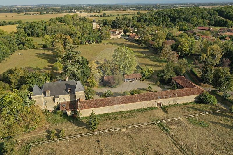 Château - 765 m² - 16 pièces