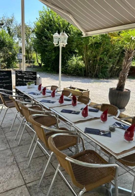 Services - 250 m² - 8 pièces