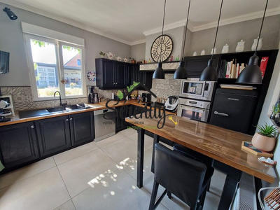 Maison - 159 m² - 9 pièces