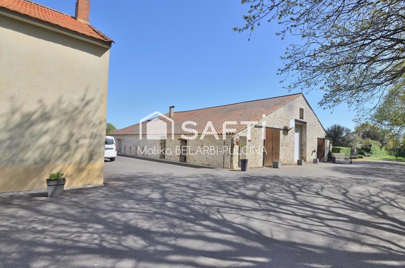 Maison - 392 m² - 14 pièces