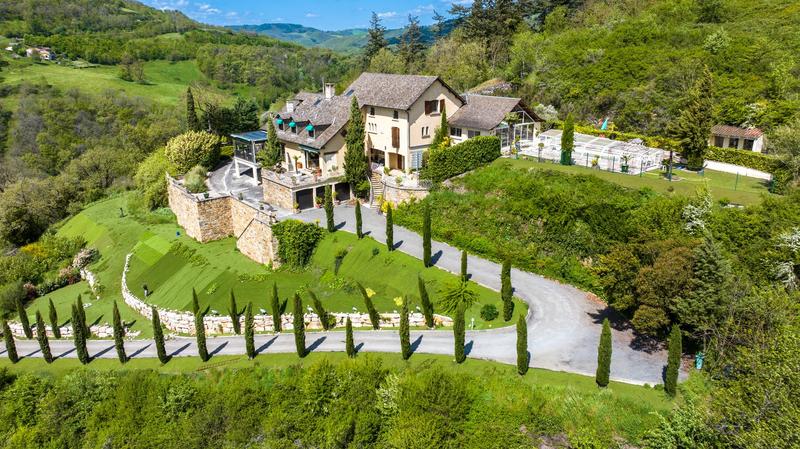 Maison - 600 m² - 12 pièces