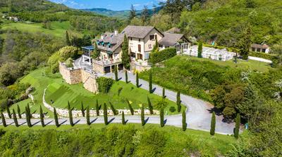 Maison - 600 m² - 12 pièces