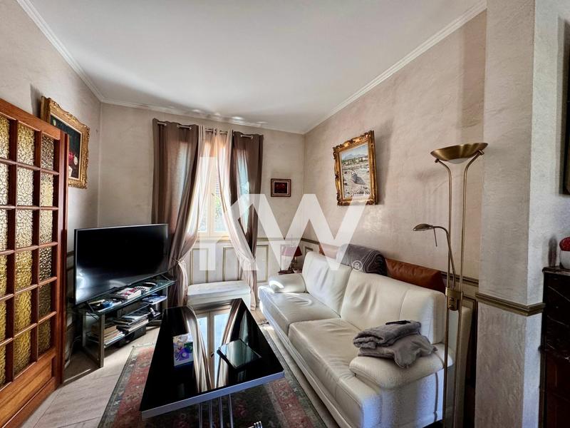 Maison - 380 m² - 10 pièces