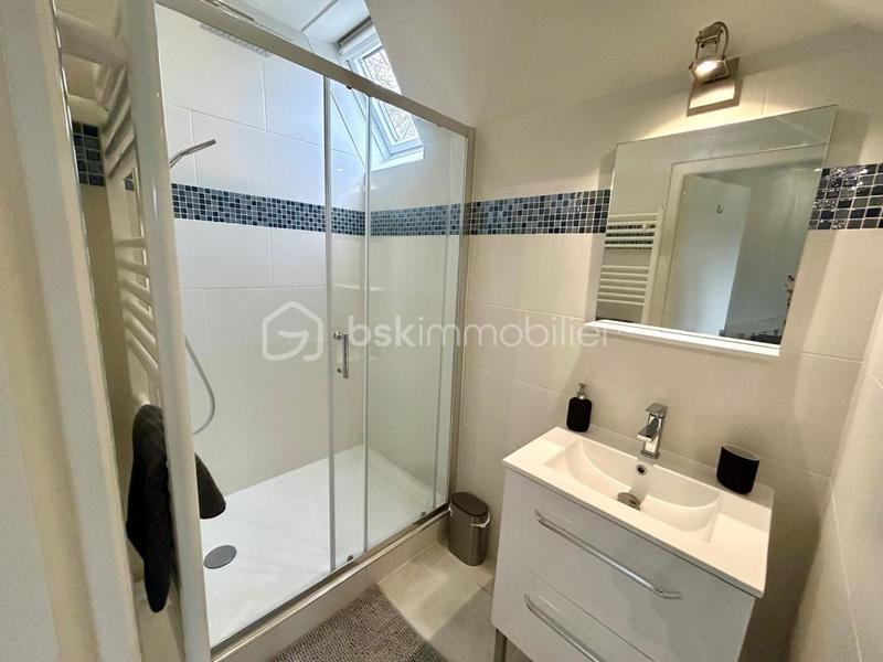 Demeure - 251 m² - 8 pièces