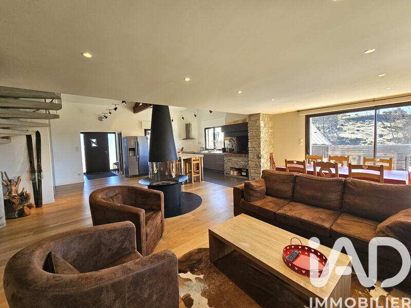 Maison - 286 m² - 12 pièces