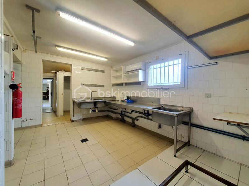Local commercial - 229 m² - 10 pièces