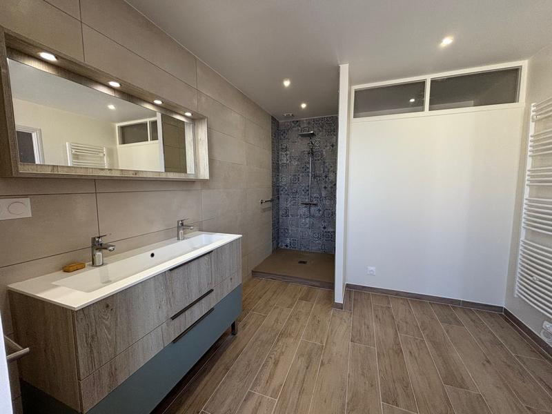 Maison - 200 m² - 8 pièces