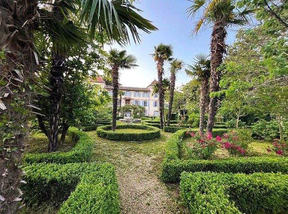 Château - 330 m² - 10 pièces