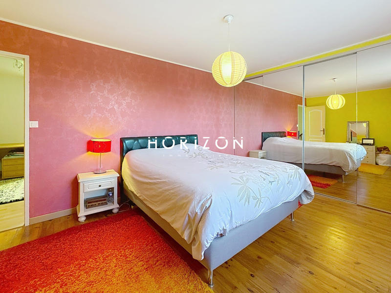 Maison - 201 m² - 6 pièces