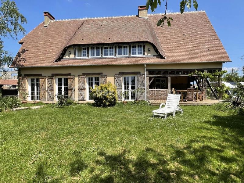 Demeure - 222 m² - 8 pièces