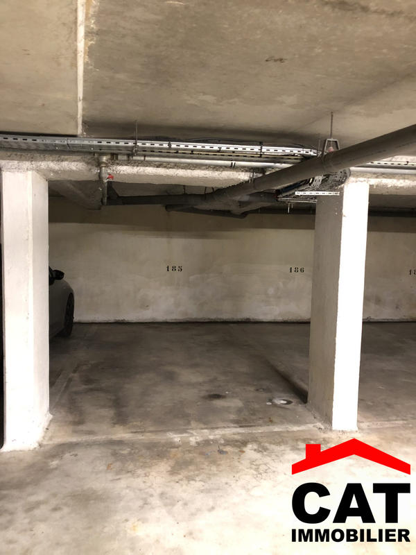 Parking / Garage - 12 m²