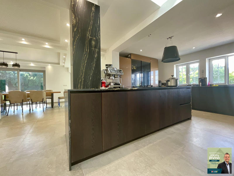 Villa - 486 m² - 11 pièces