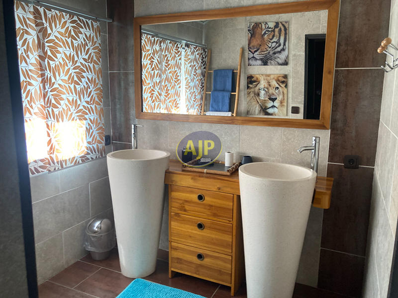 Villa - 180 m² - 7 pièces