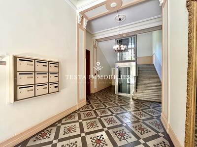 Appartement - 201 m² - 8 pièces