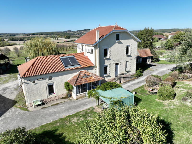 Maison - 205 m² - 5 pièces
