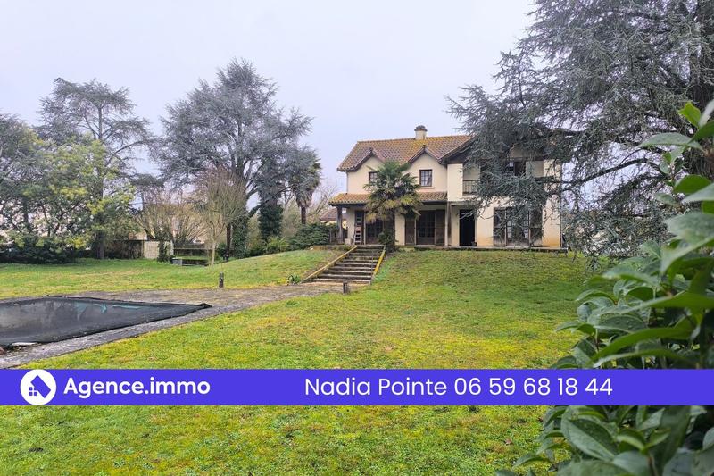 Maison traditionnelle - 147 m² - 8 pièces