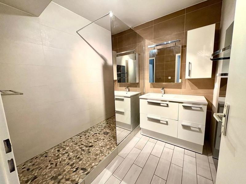 Appartement - 75 m² - 3 pièces