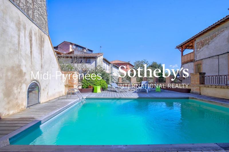 Maison bourgeoise - 733 m² - 19 pièces