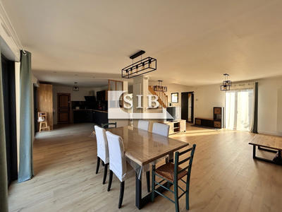 Maison - 168 m² - 8 pièces