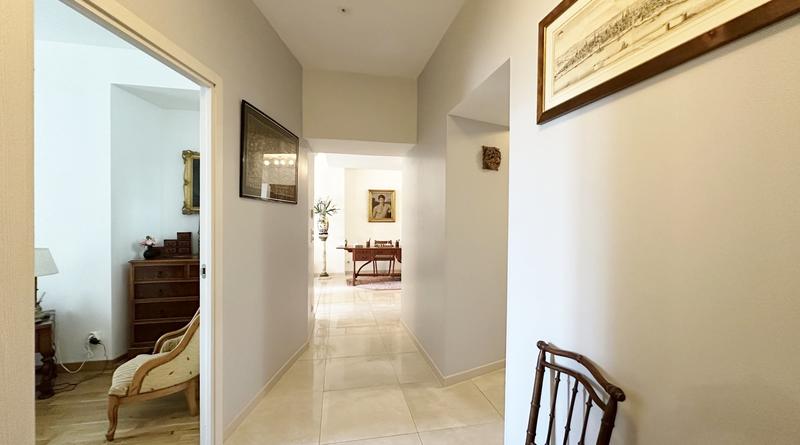 Appartement bourgeois - 184 m² - 4 pièces