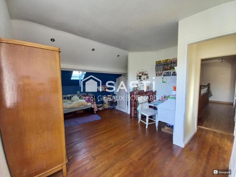 Maison - 180 m² - 8 pièces