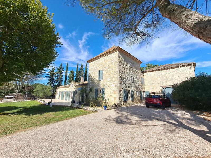 Maison - 250 m² - 6 pièces