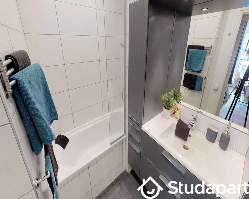 Chambre - 80 m² - 1 pièce