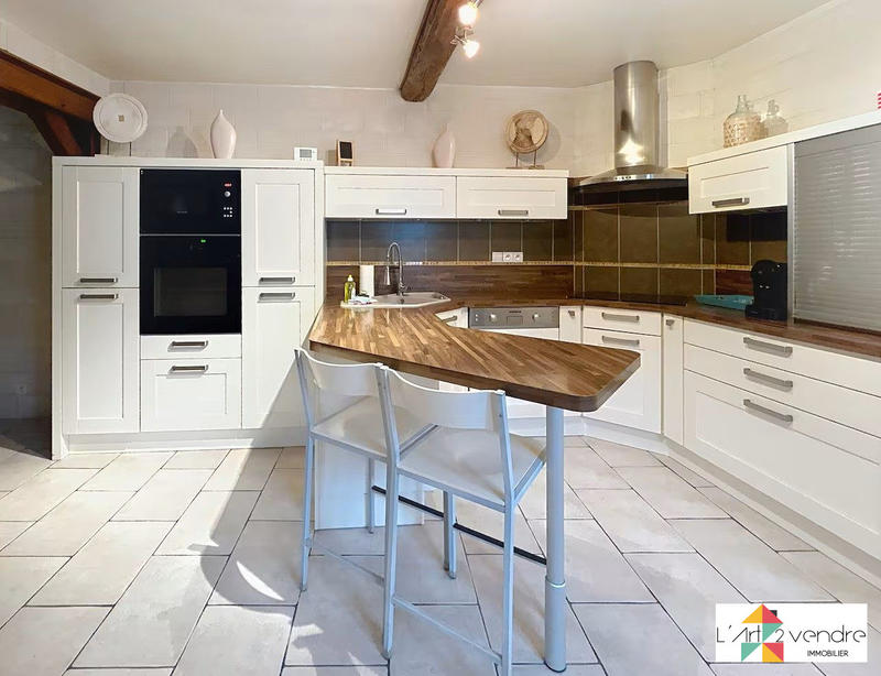 Maison ancienne - 325 m² - 11 pièces