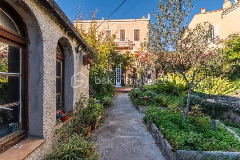 Maison - 212 m² - 10 pièces