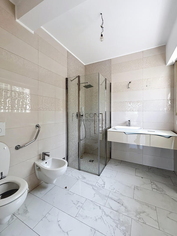 Villa - 320 m² - 8 pièces