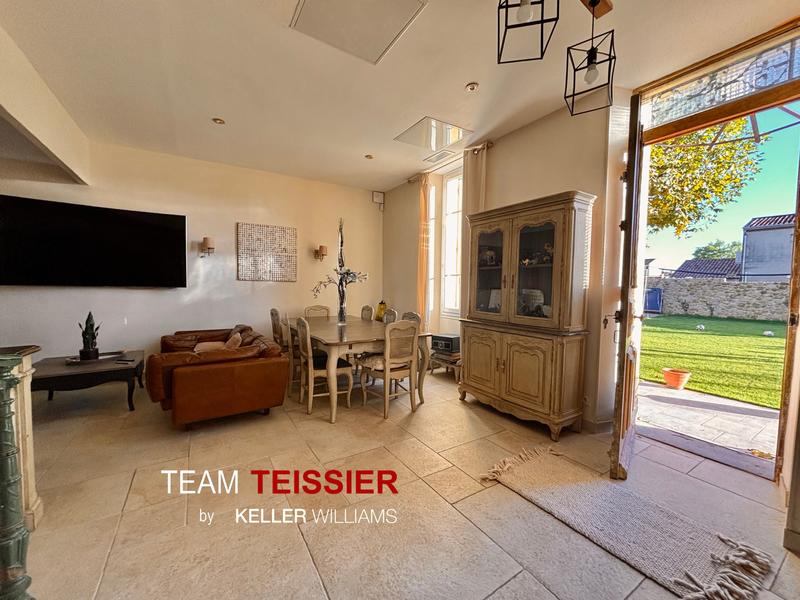 Maison - 210 m² - 8 pièces