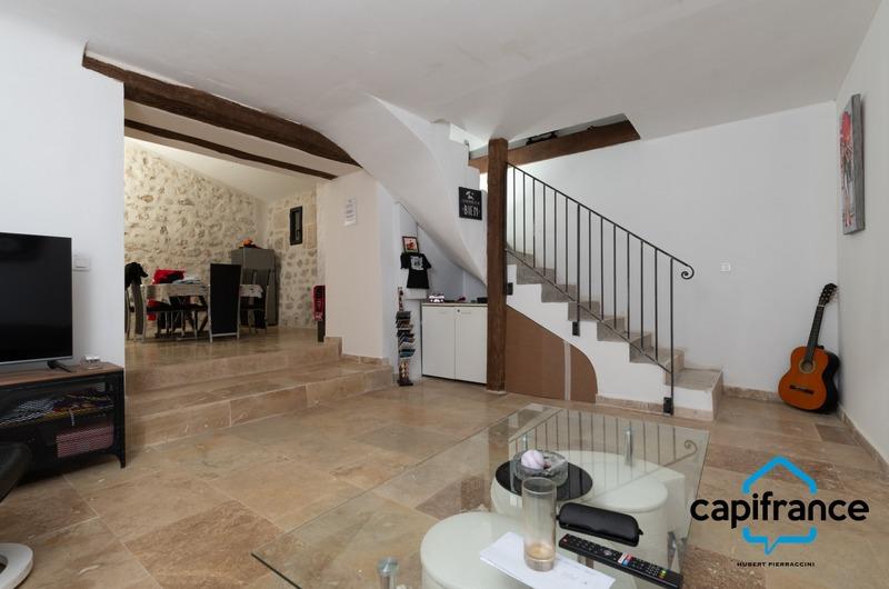 Propriété - 621 m² - 12 pièces