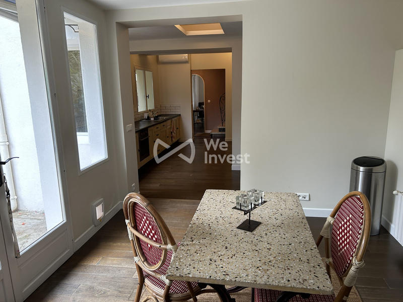 Maison - 185 m² - 10 pièces