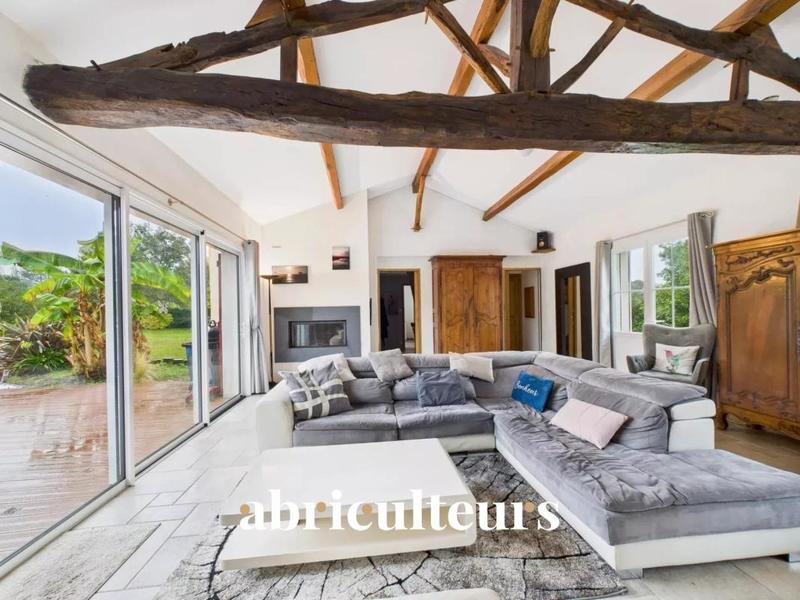 Propriété - 188 m² - 8 pièces