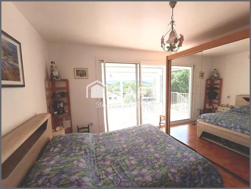 Villa - 206 m² - 6 pièces