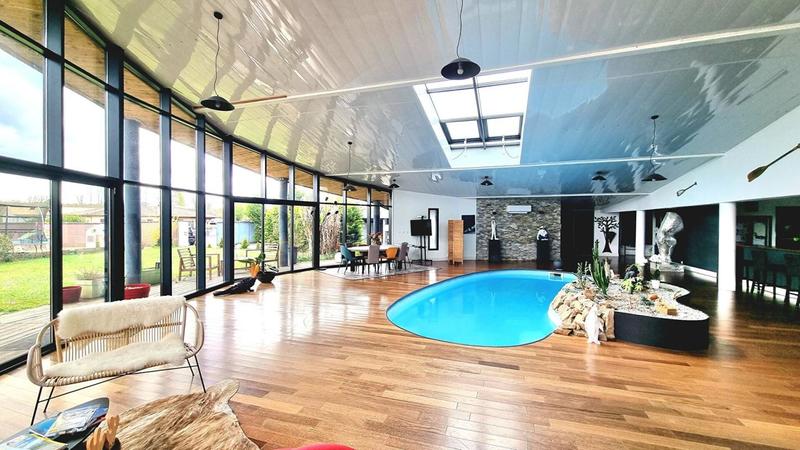 Maison - 805 m² - 16 pièces