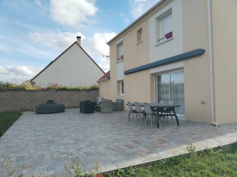 Maison - 140 m² - 8 pièces