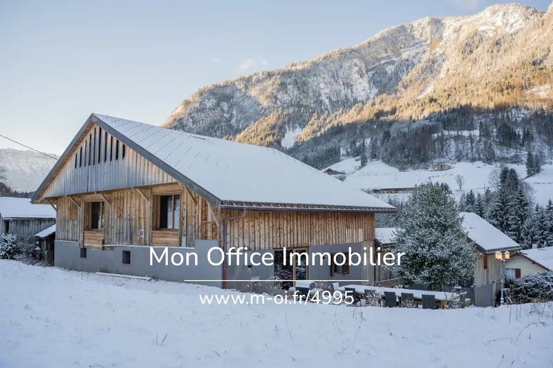 Châlet - 413 m² - 8 pièces