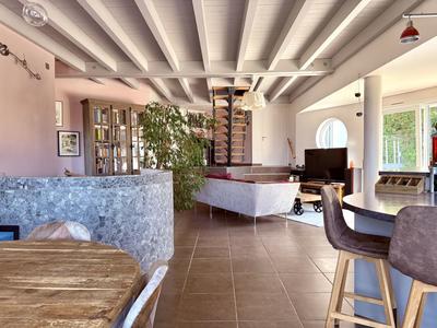 Maison - 147 m² - 6 pièces