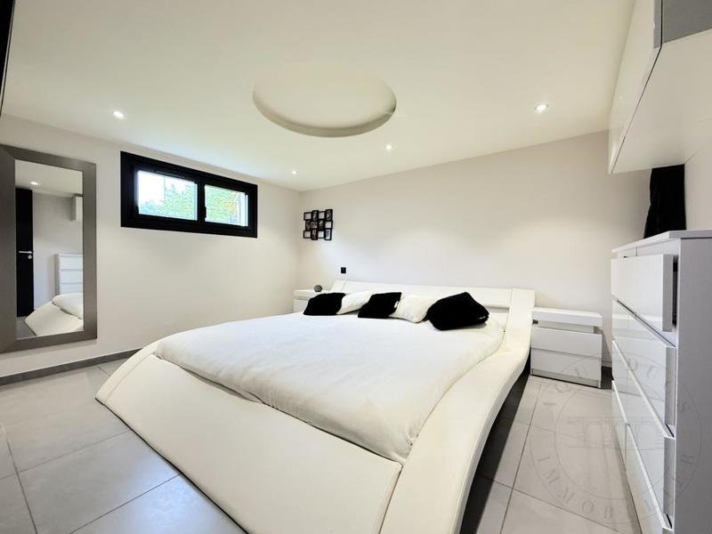 Maison traditionnelle - 178 m² - 6 pièces