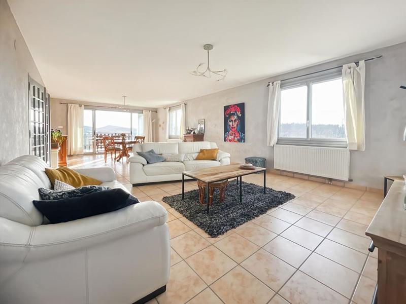 Maison - 230 m² - 8 pièces