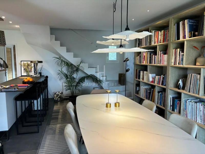 Maison - 220 m² - 7 pièces